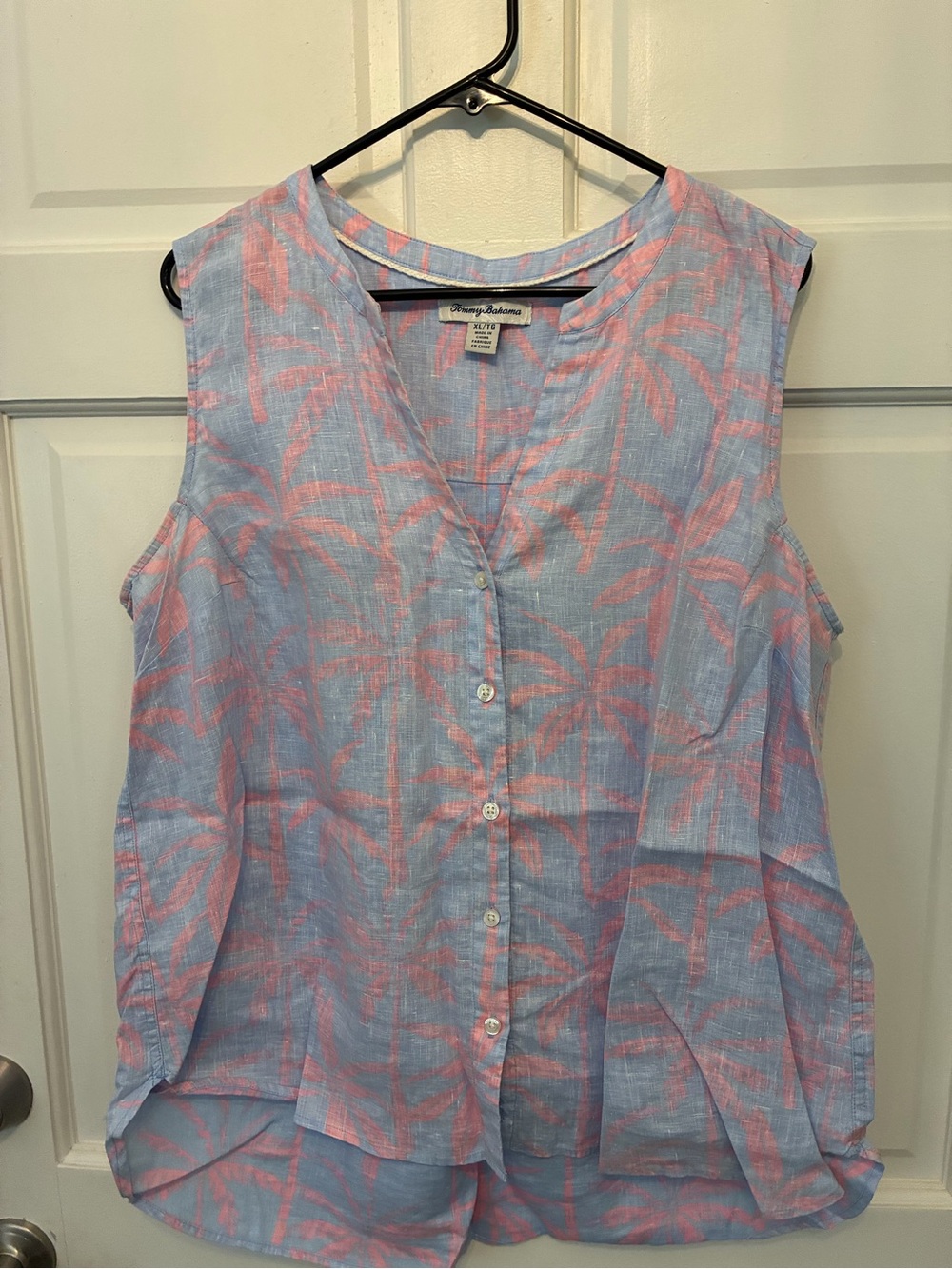Tommy Bahama Light Blue & Pink Palm-Print Sleeveless Button-Down Top